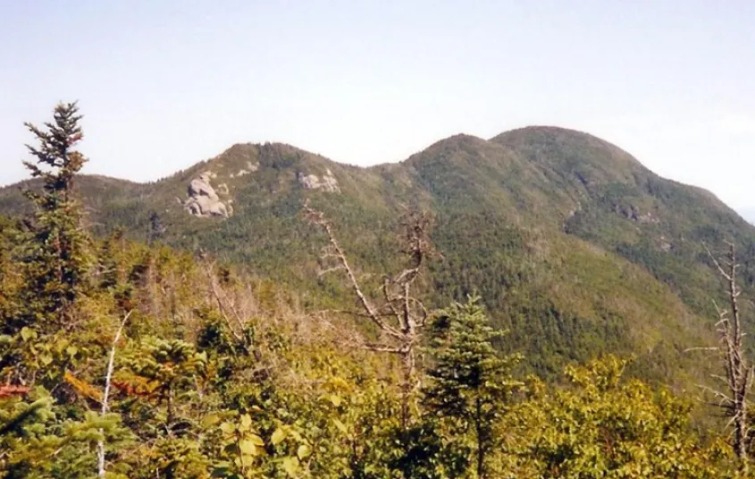 A mountain range with cliffs in the summer